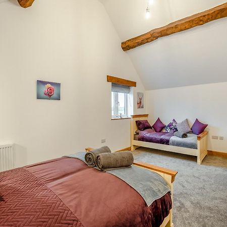 Вилла Babbling Brook Barn Abbots Bromley Экстерьер фото